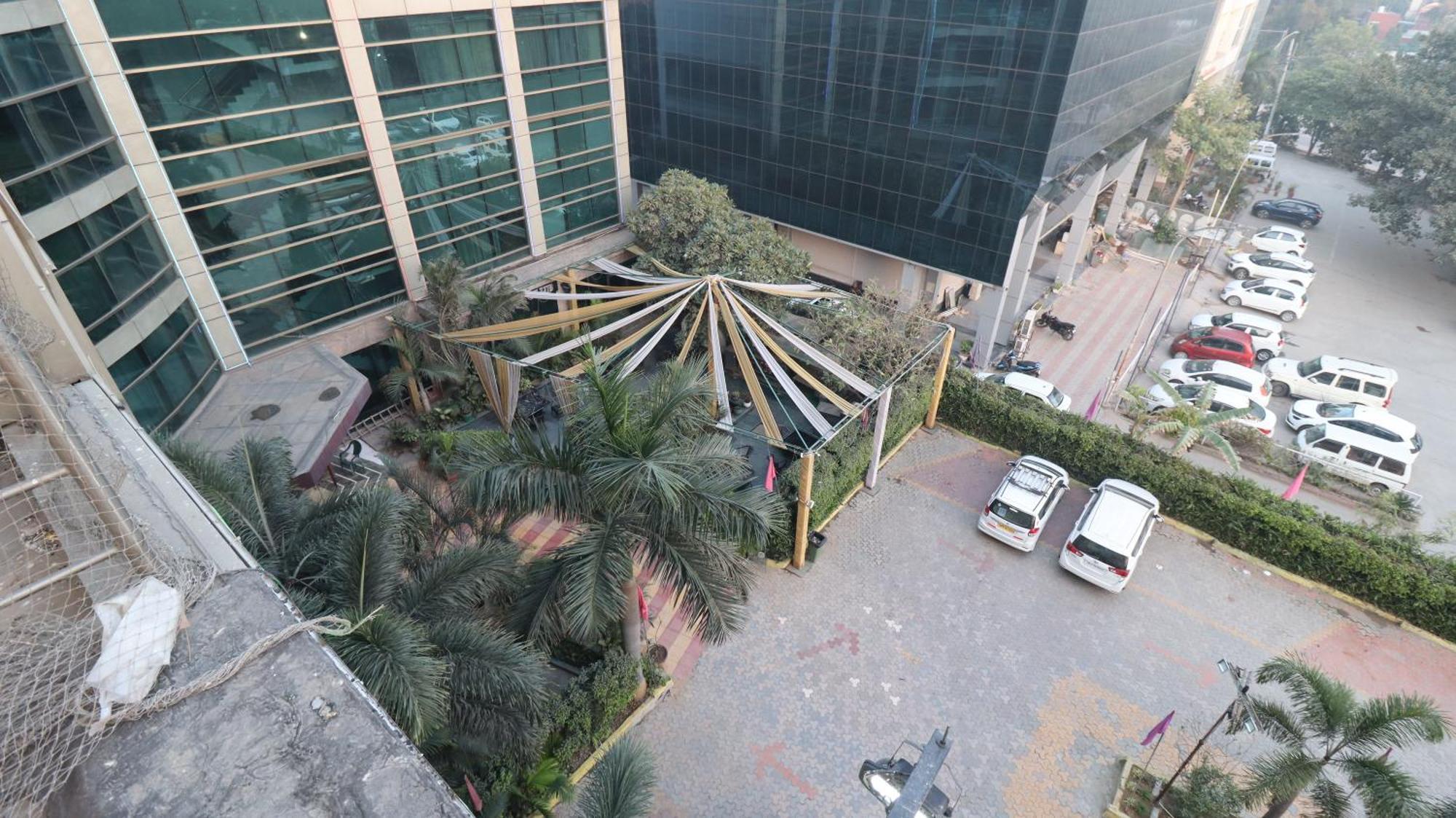 Skycity Hotel Gurgaon Eksteriør billede