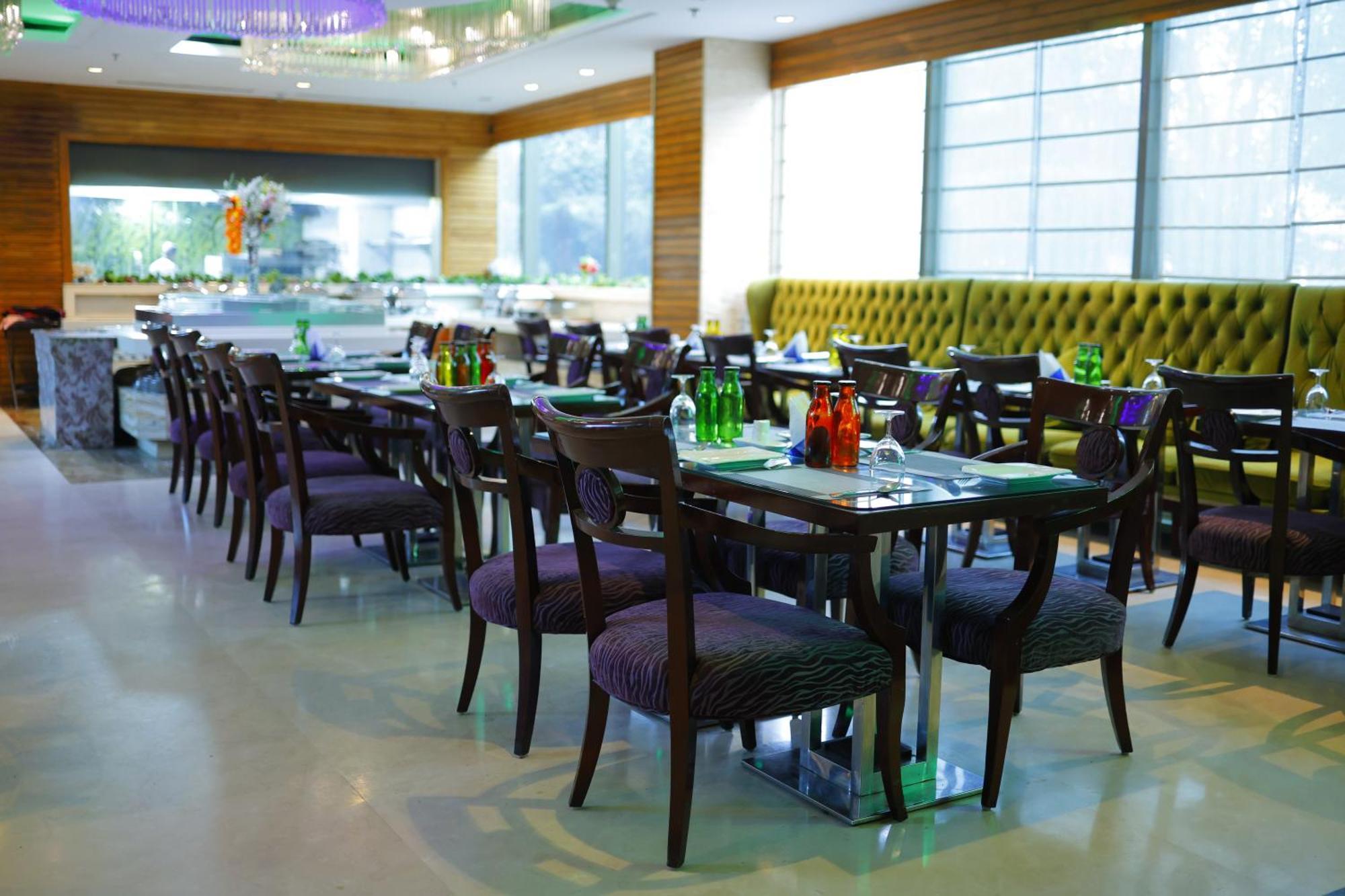 Skycity Hotel Gurgaon Eksteriør billede